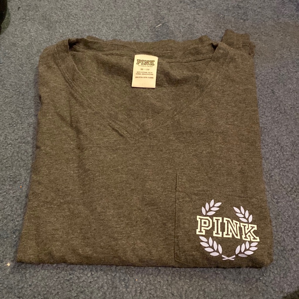 Super cute grey long sleeve top